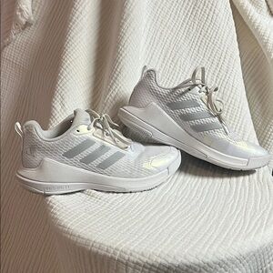 adidas Novaflight 2